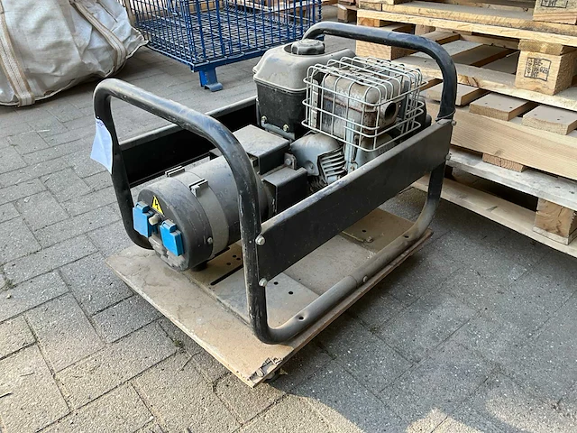 2003 sdmo lx3000 stroomgenerator - afbeelding 1 van  7