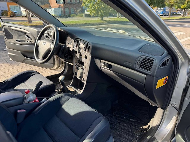 2003 volvo s40 personenauto - afbeelding 2 van  29