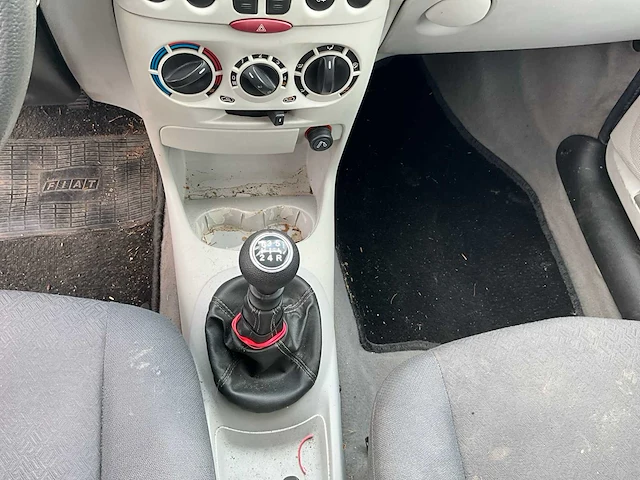 2004 fiat punto personenauto - afbeelding 20 van  39