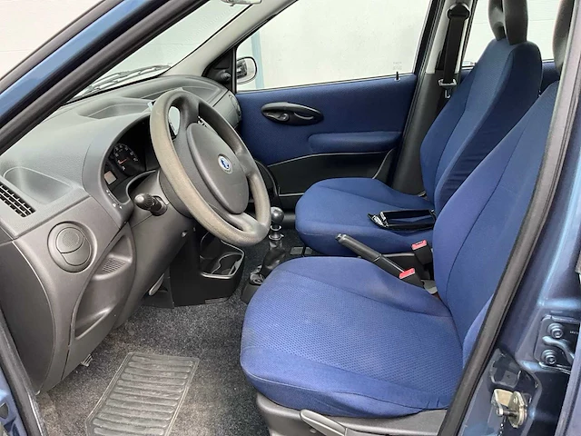 2004 fiat punto personenauto - afbeelding 2 van  34