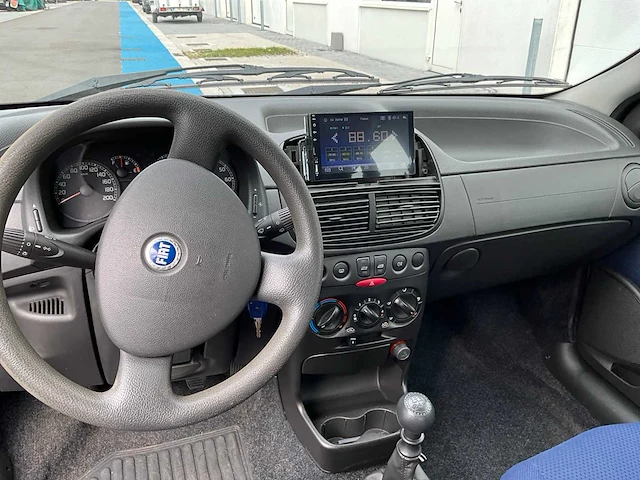2004 fiat punto personenauto - afbeelding 4 van  34