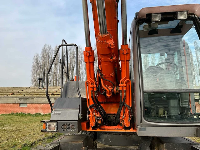2004 hitachi zx 130w banden graafmachines - afbeelding 14 van  35