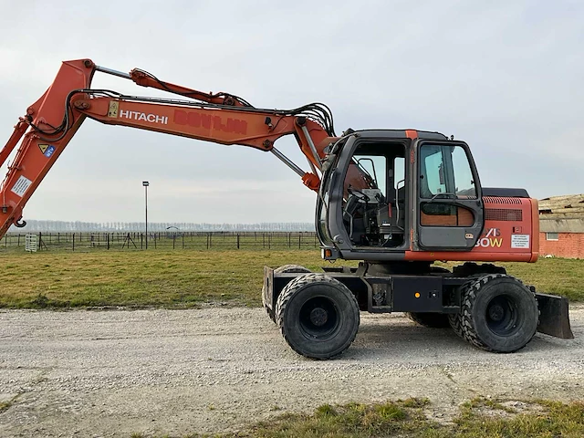 2004 hitachi zx 130w banden graafmachines - afbeelding 12 van  35