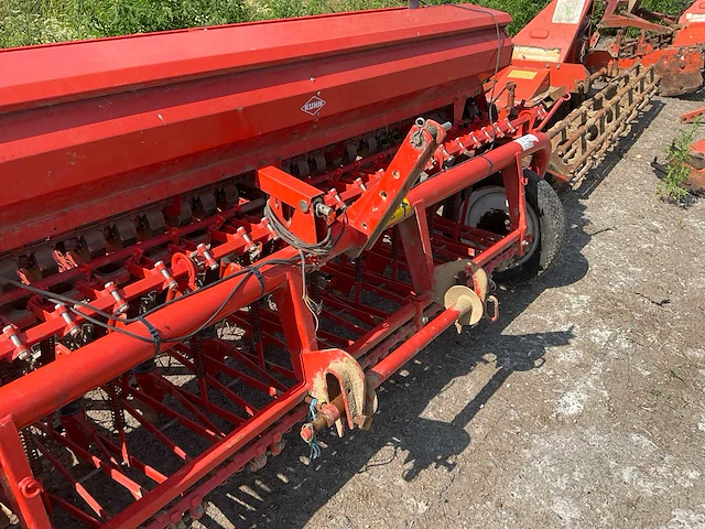 2004 kuhn k1353 zaaimachine - afbeelding 13 van  14