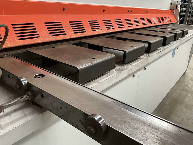 2004 lvd hst-c 31/13 cnc guillotineschaar - afbeelding 2 van  21