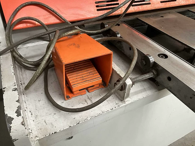 2004 lvd hst-c 31/13 cnc guillotineschaar - afbeelding 20 van  21