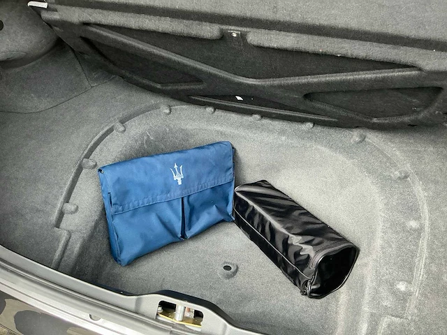 2004 maserati cambiocorsa spyder personenauto - afbeelding 44 van  63