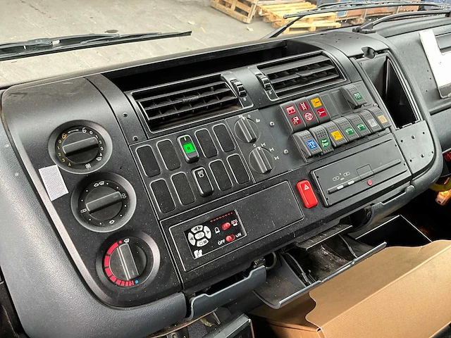 2004 mercedes-benz 1428 af tankautospuit - afbeelding 3 van  66