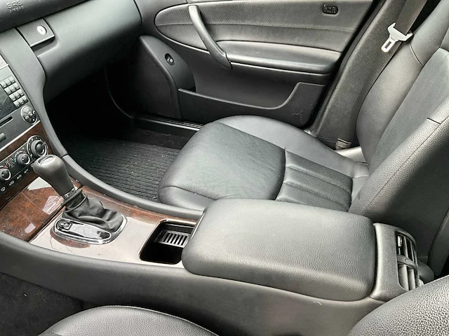 2004 mercedes-benz c220 cdi personenauto - afbeelding 17 van  48