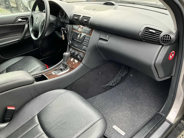 2004 mercedes-benz c220 cdi personenauto - afbeelding 26 van  48