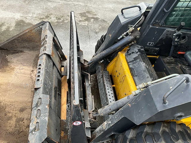 2004 new holland ls 170 schranklader - afbeelding 11 van  31