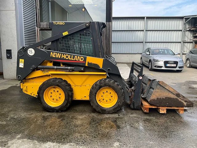 2004 new holland ls 170 schranklader - afbeelding 28 van  31