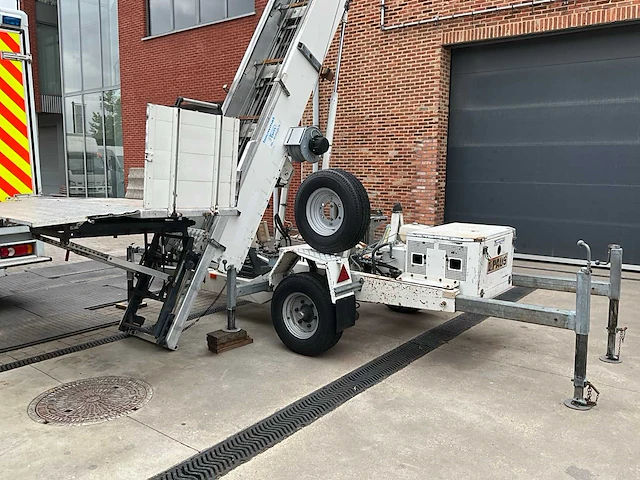 2004 paus ladderlift op zelfrijdend onderstel - afbeelding 25 van  29