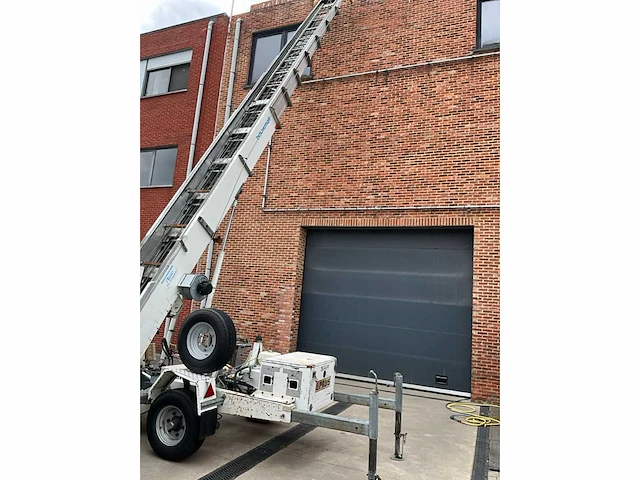 2004 paus ladderlift op zelfrijdend onderstel - afbeelding 26 van  29