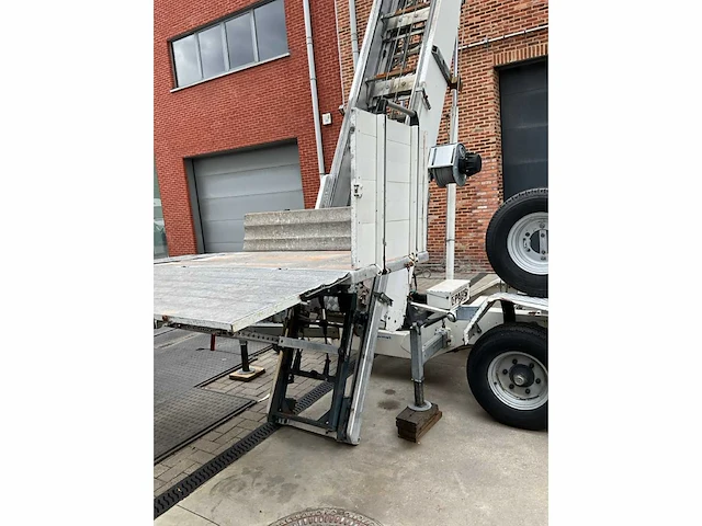 2004 paus ladderlift op zelfrijdend onderstel - afbeelding 28 van  29