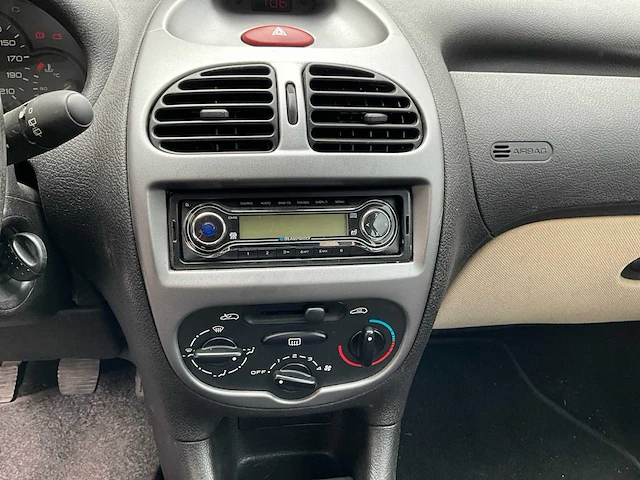 2004 peugeot 206 personenauto - afbeelding 18 van  39