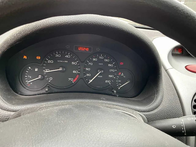 2004 peugeot 206 personenauto - afbeelding 33 van  39