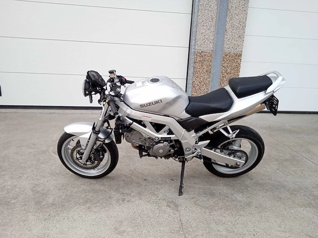 2004 suzuki sv 650 motorfiets - afbeelding 1 van  9
