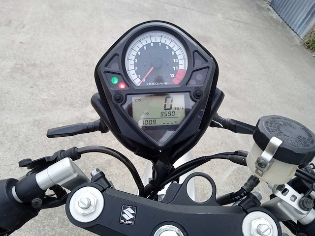 2004 suzuki sv 650 motorfiets - afbeelding 8 van  9