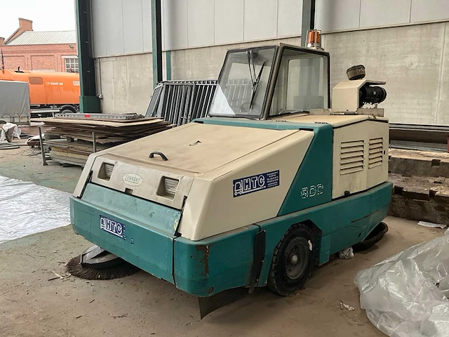 2004 tennat veegmachine - afbeelding 1 van  8