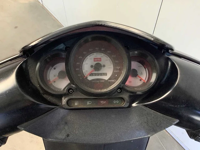 2005 aprillia bromscooter - sr 50 lc r. ditech - - afbeelding 8 van  10