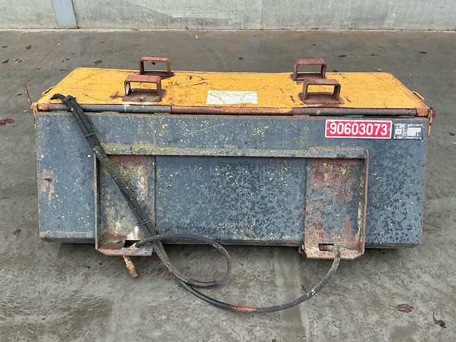 2005 attec hydraulische aanbouwwisser / borstel - afbeelding 2 van  5