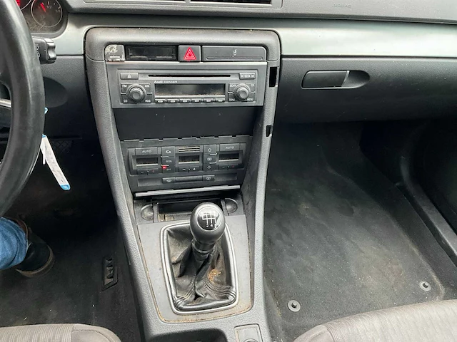 2005 audi a4 avant v6 tdi - afbeelding 4 van  30