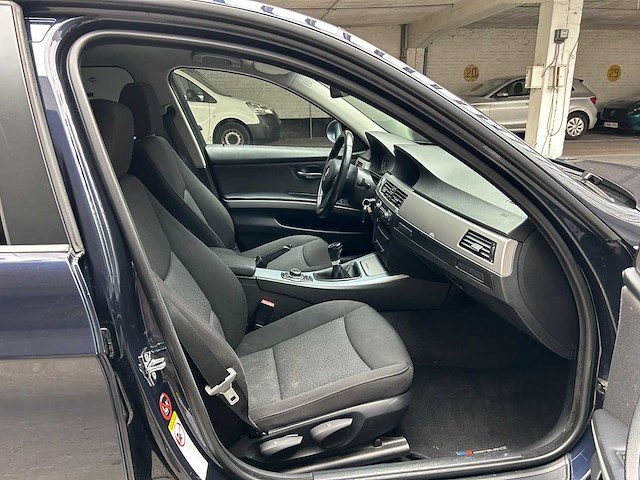 2005 bmw 320i sedan 2.0i 150 pk auto - afbeelding 18 van  45