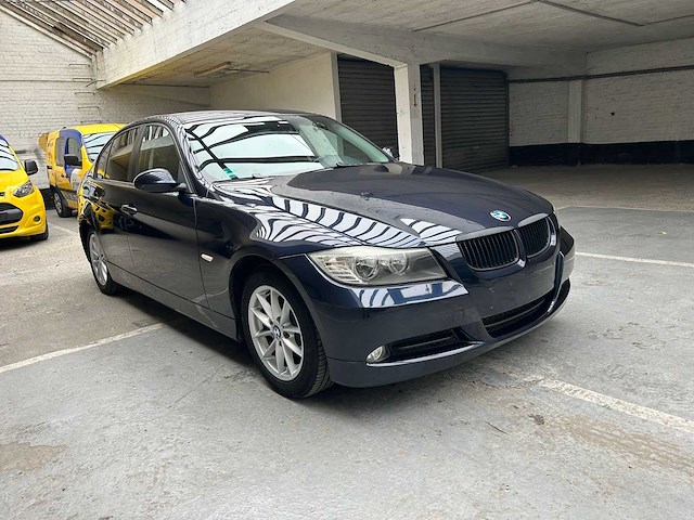 2005 bmw 320i sedan 2.0i 150 pk auto - afbeelding 43 van  45