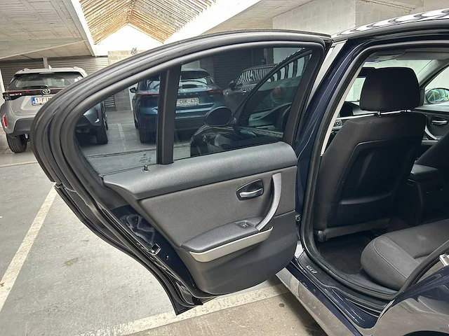 2005 bmw 320i sedan 2.0i 150 pk auto - afbeelding 15 van  45