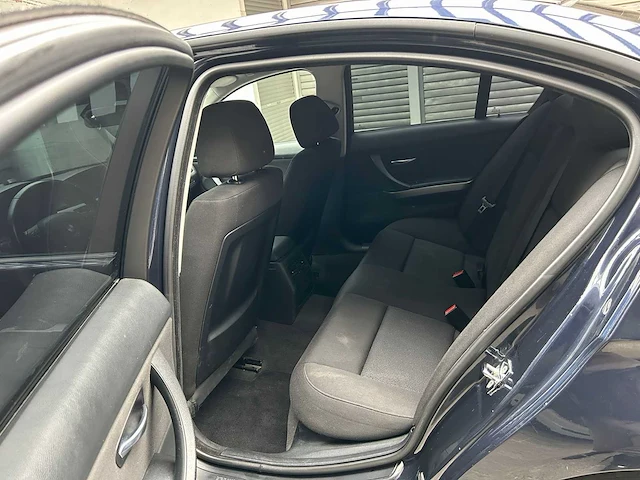 2005 bmw 320i sedan 2.0i 150 pk auto - afbeelding 16 van  45