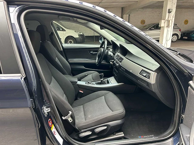 2005 bmw 320i sedan 2.0i 150 pk auto - afbeelding 18 van  45