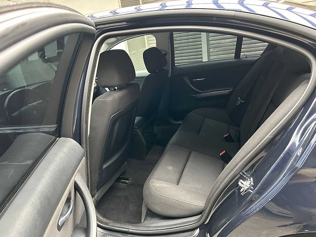 2005 bmw 320i sedan 2.0i 150 pk auto - afbeelding 16 van  45