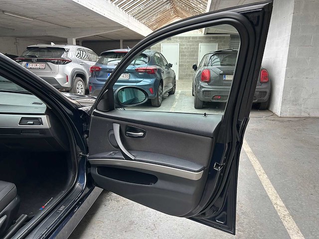 2005 bmw 320i sedan 2.0i 150 pk auto - afbeelding 19 van  45
