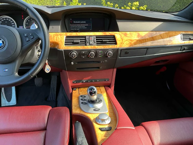 2005 bmw m5 e60 personenauto - afbeelding 7 van  71