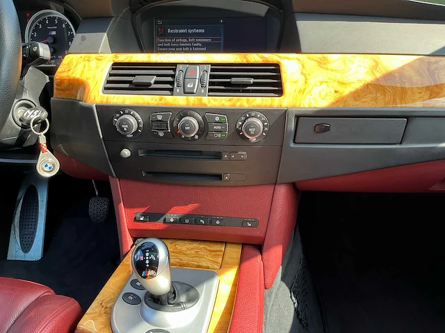 2005 bmw m5 e60 personenauto - afbeelding 11 van  71