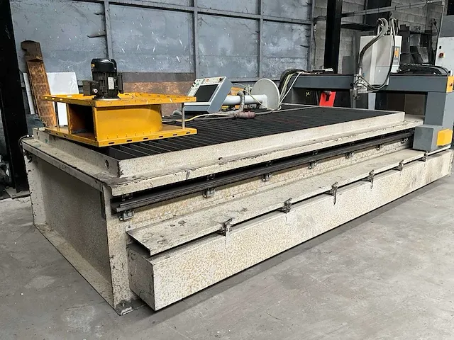2005 haco compact 3015 plasmasnijmachine - afbeelding 12 van  24