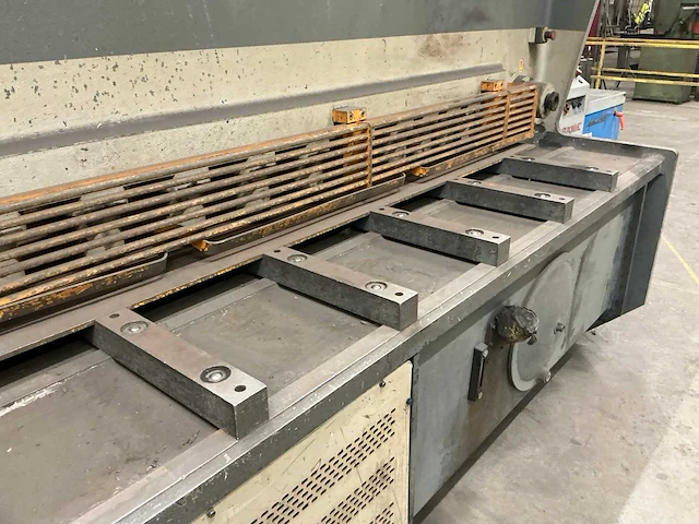 2005 haco hslx 3016 guillotineschaar - afbeelding 9 van  13