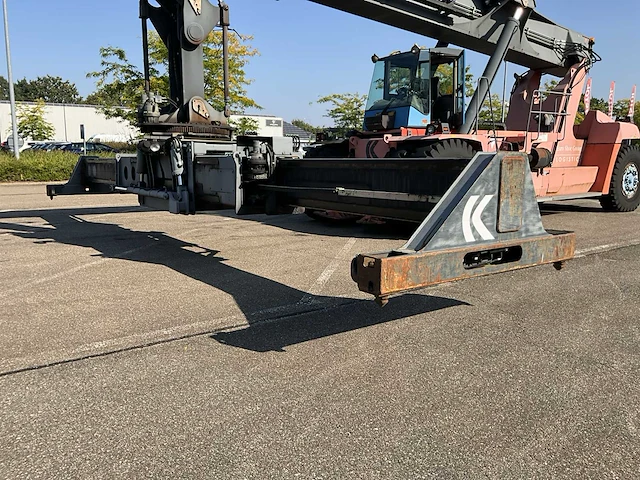 2005 kalmar drf 450 reachstacker - afbeelding 27 van  35