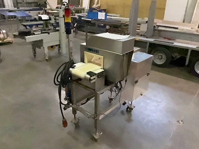 2005 lock met 30+ metaaldetector - afbeelding 2 van  15