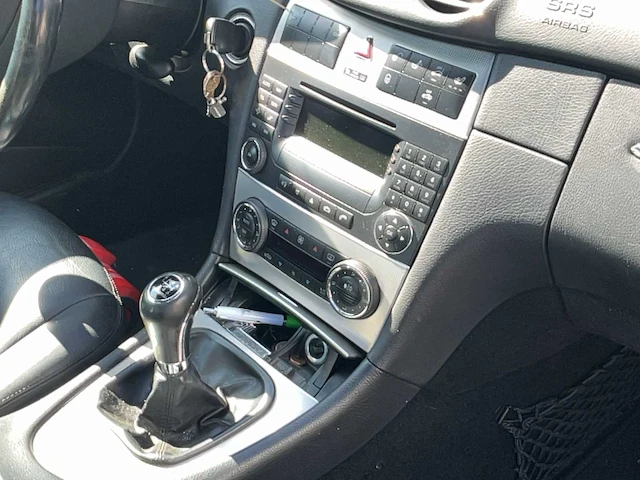 2005 mercedes-benz clk 220 cdi coupé - afbeelding 25 van  31