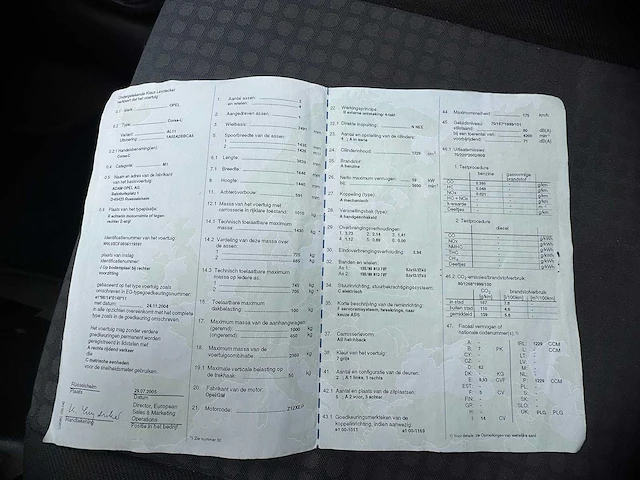 2005 opel corsa - personenauto - afbeelding 3 van  13