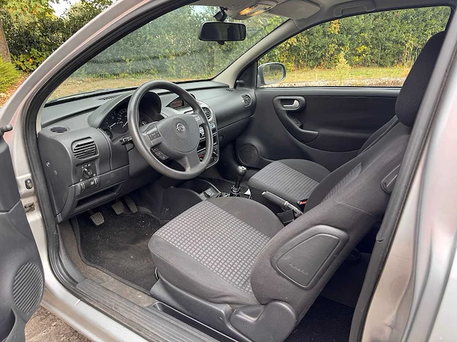 2005 opel corsa - personenauto - afbeelding 10 van  13
