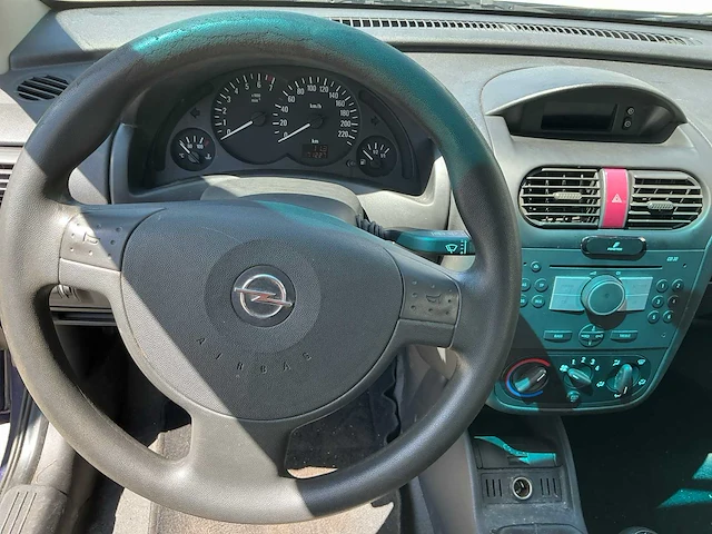 2005 opel corsa hatchback personenauto - afbeelding 6 van  15