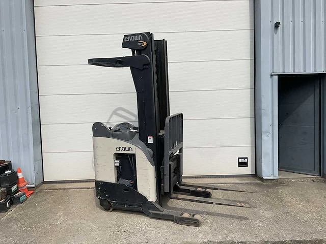2006 crown rr5220-35 reach truck - afbeelding 1 van  10