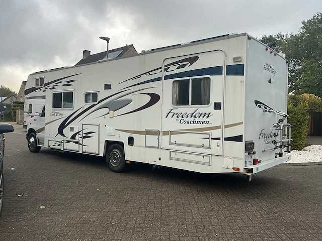 2006 ford e450 coachmen camper - afbeelding 12 van  61