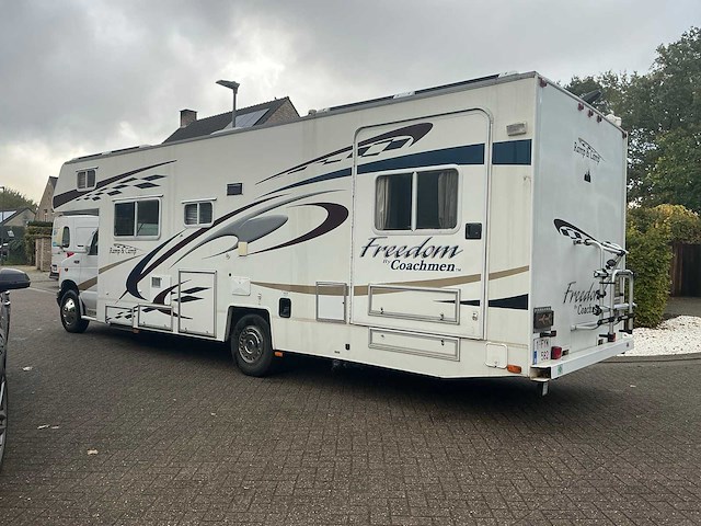 2006 ford e450 coachmen camper - afbeelding 12 van  61