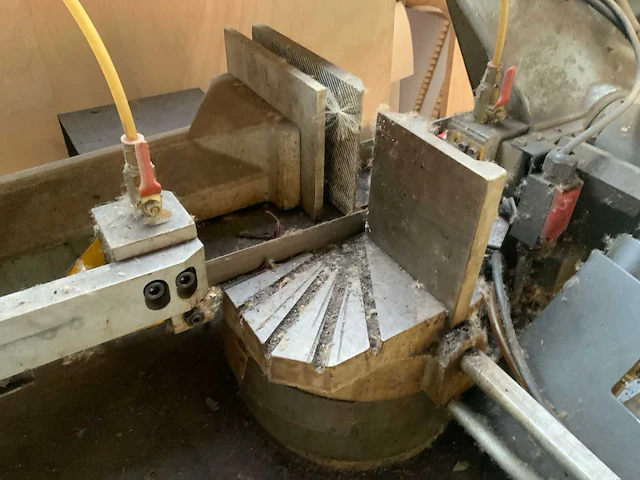 2006 huvema hu 261 cu bandzaagmachine - afbeelding 5 van  10