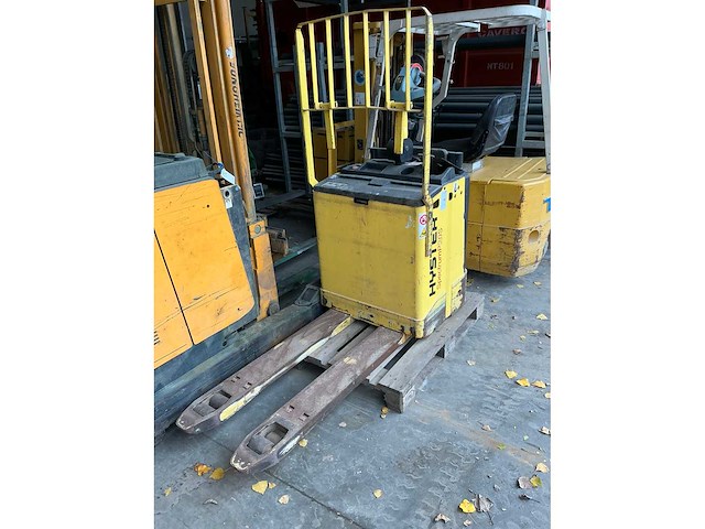 2006 hyster p2.0s elektrische palletwagen - afbeelding 2 van  4