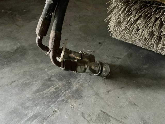 2006 knikmops 90 shovel met accesoires - afbeelding 10 van  27